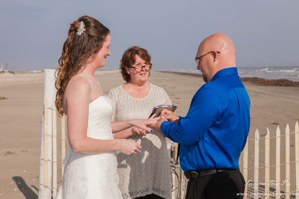 Galveston, Texas sunny beach wedding (10)
