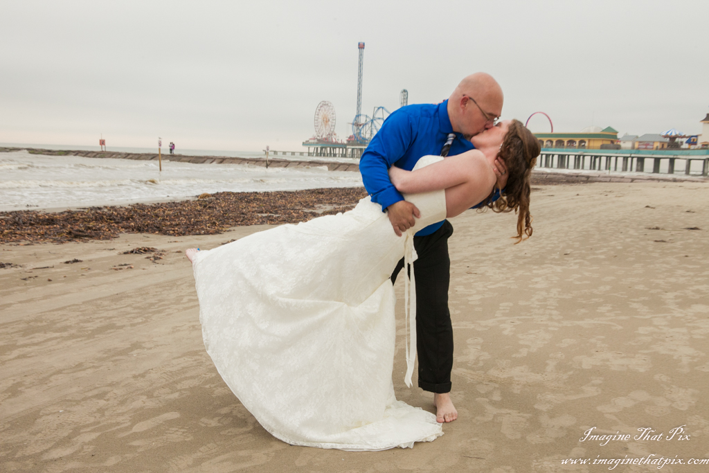 Galveston, Texas sunny beach wedding (100)