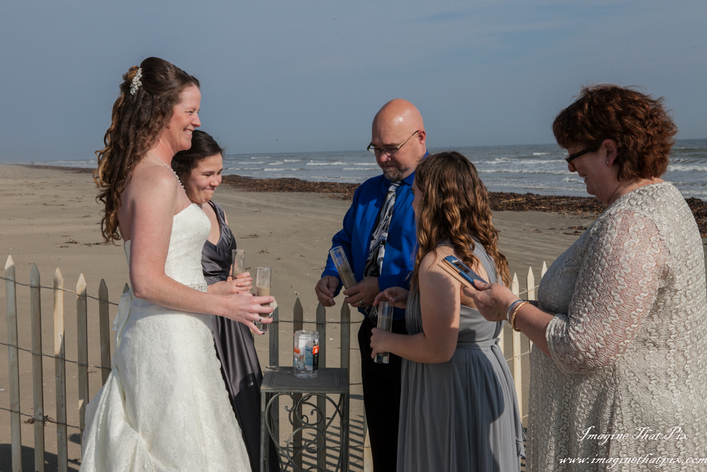 Galveston, Texas sunny beach wedding (13)