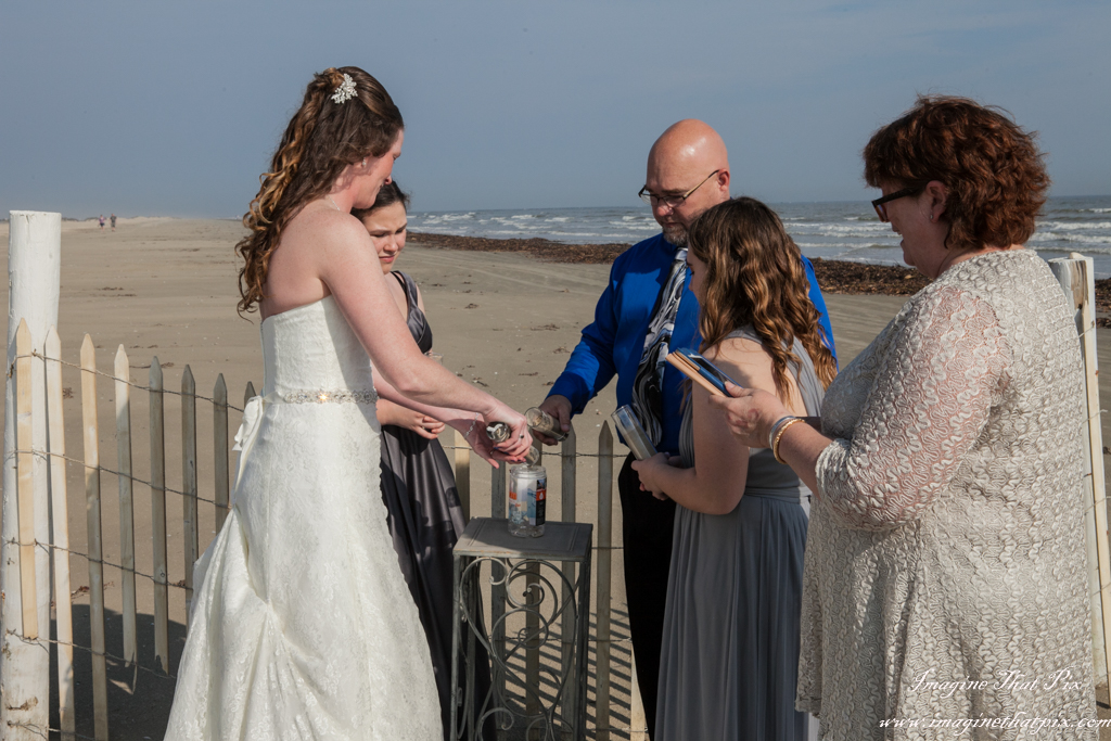 Galveston, Texas sunny beach wedding (14)