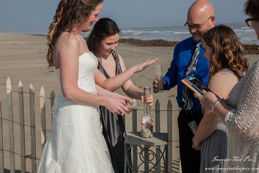Galveston, Texas sunny beach wedding (16)