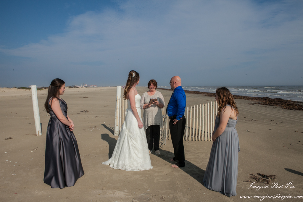 Galveston, Texas sunny beach wedding (17)