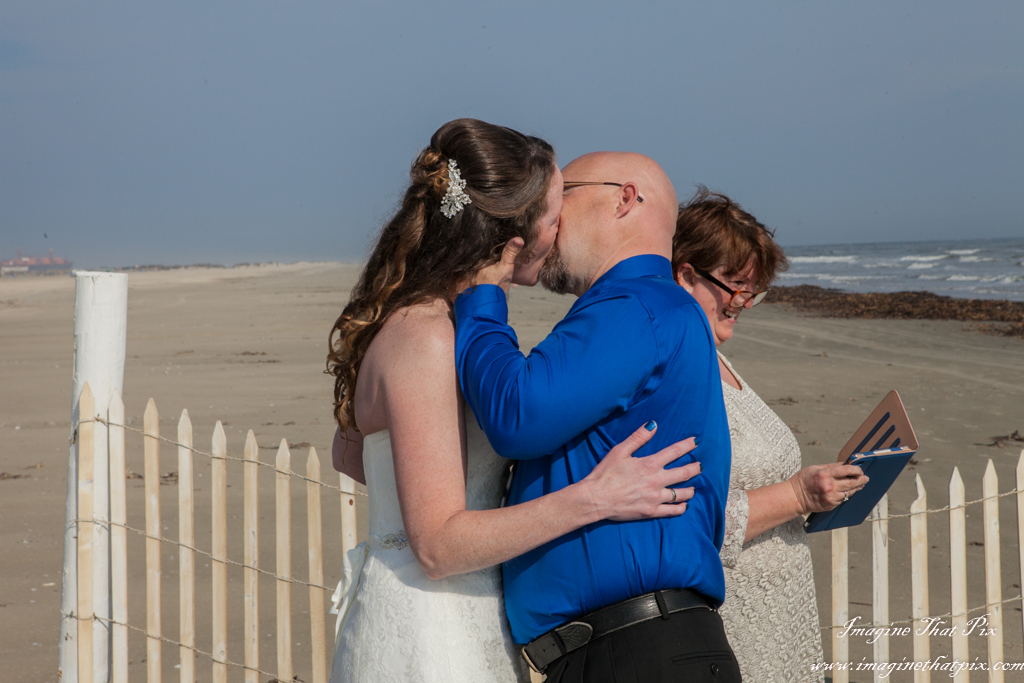 Galveston, Texas sunny beach wedding (18)