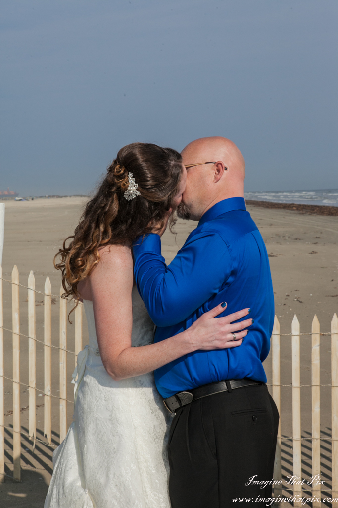 Galveston, Texas sunny beach wedding (19)