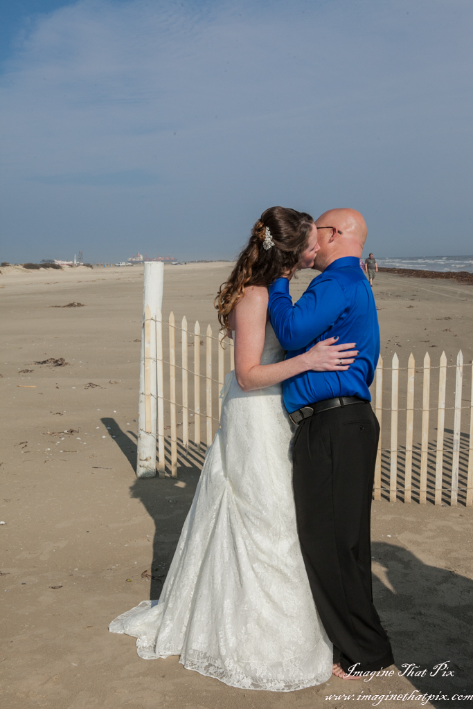 Galveston, Texas sunny beach wedding (20)