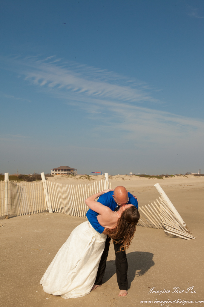 Galveston, Texas sunny beach wedding (56)