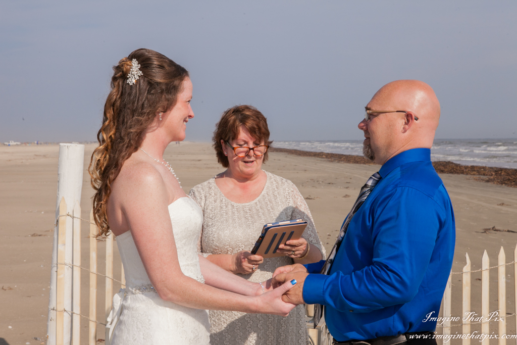 Galveston, Texas sunny beach wedding (6)