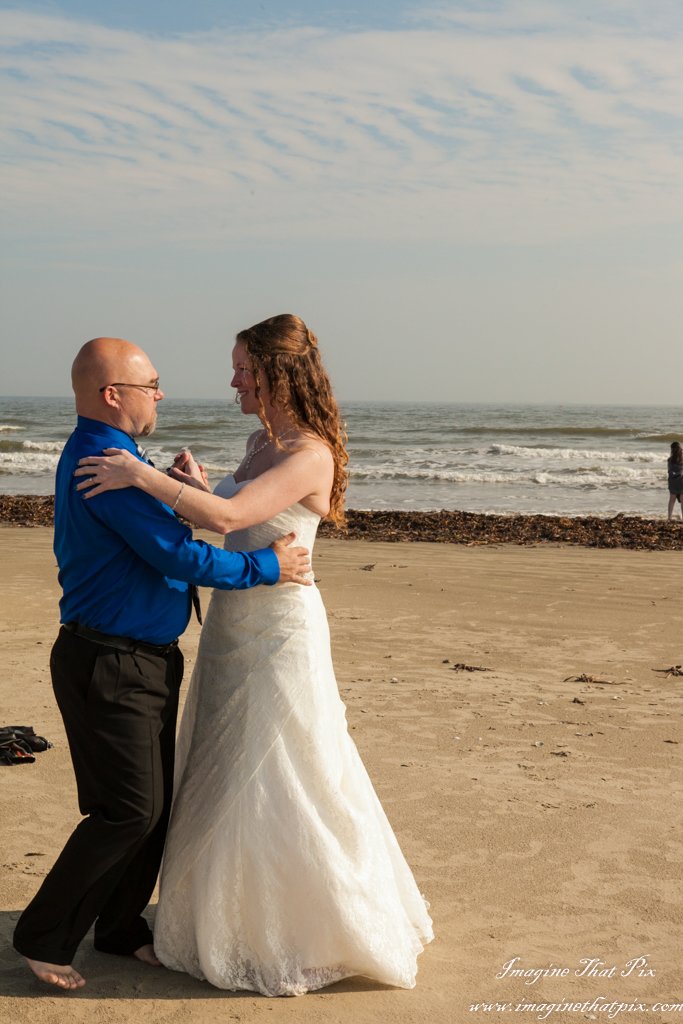 Galveston, Texas sunny beach wedding (69)