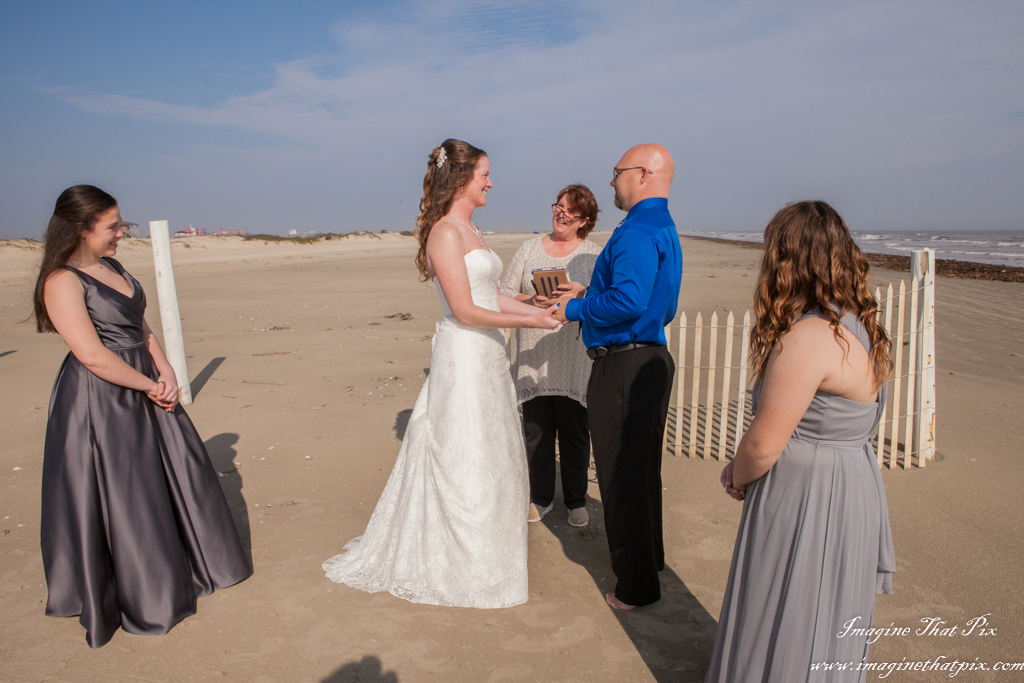 Galveston, Texas sunny beach wedding (7)