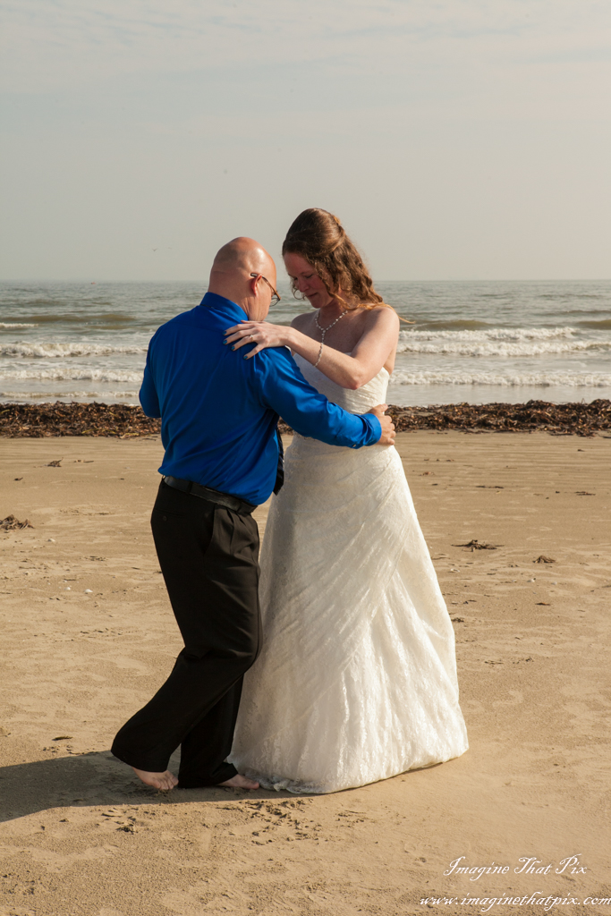 Galveston, Texas sunny beach wedding (73)