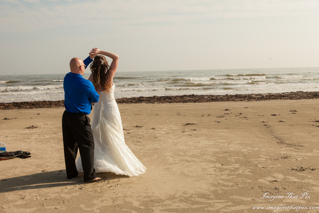 Galveston, Texas sunny beach wedding (75)