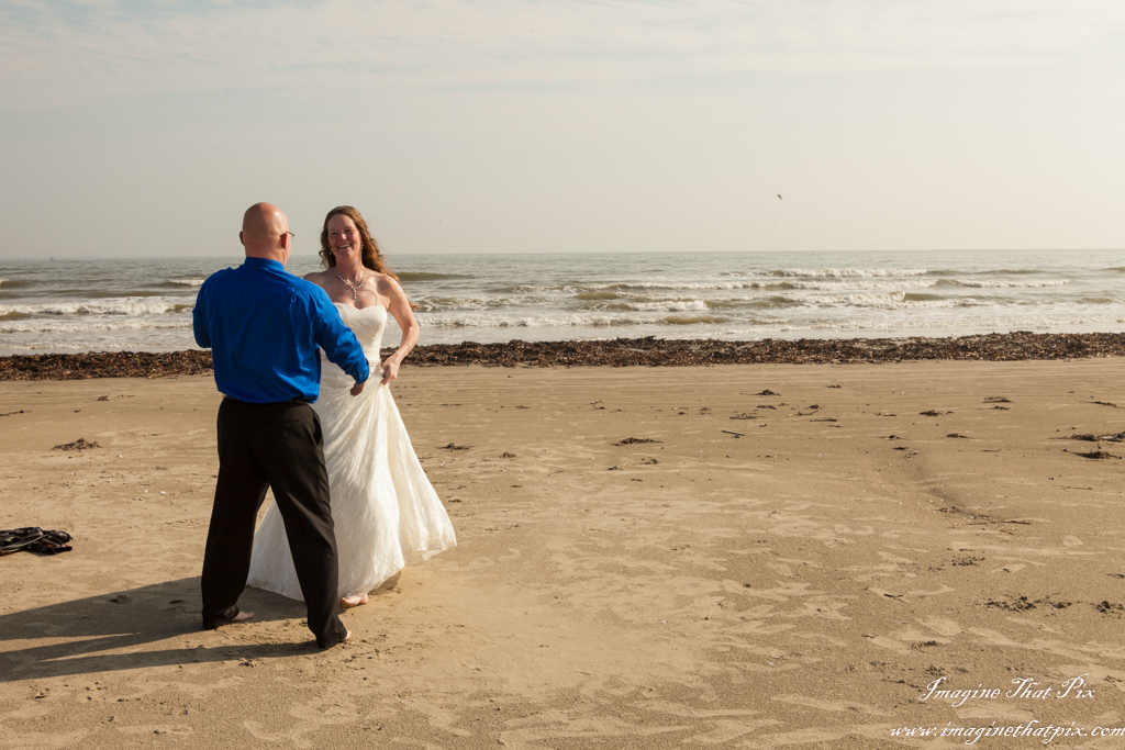 Galveston, Texas sunny beach wedding (76)