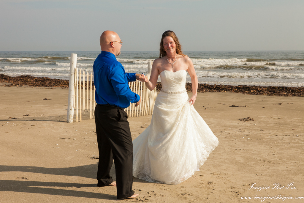 Galveston, Texas sunny beach wedding (77)