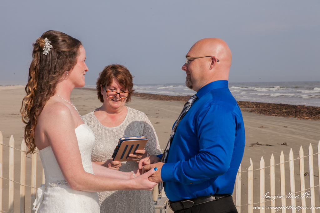 Galveston, Texas sunny beach wedding (8)
