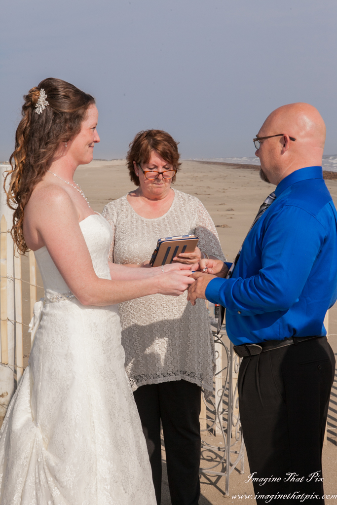 Galveston, Texas sunny beach wedding (9)