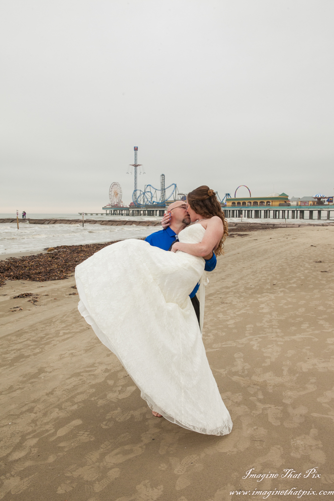 Galveston, Texas sunny beach wedding (98)